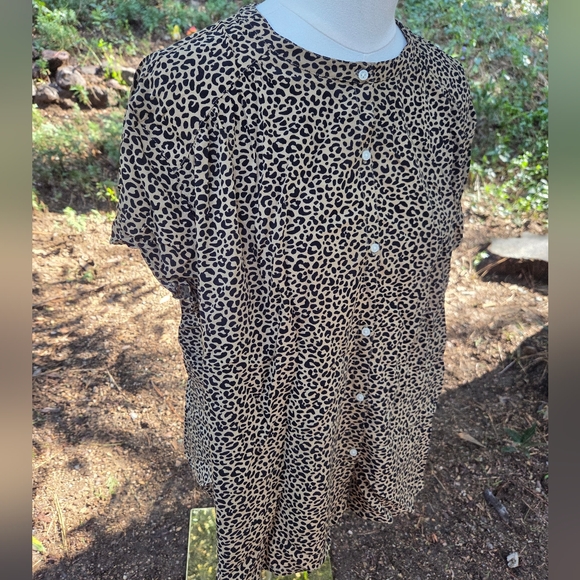 Old Navy Black and Tan Cheetah Print Flutter Sleeve Blouse - Picture 3 of 6